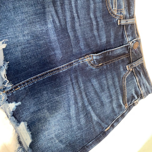 LIKE NEW AMERICAN EAGLE DARK BLUE DISTRESSED JEAN SKIRT - XS - EXTRA SMALL - 00 - Picture 6 of 11